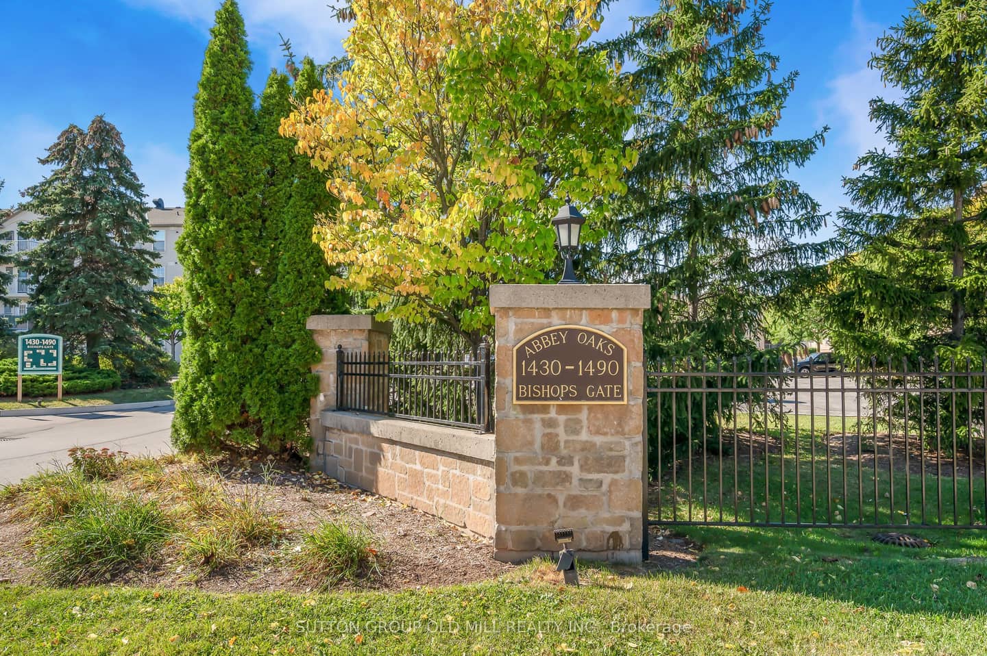 1470 Bishops Gate 208, Oakville, ON L6M 4N2