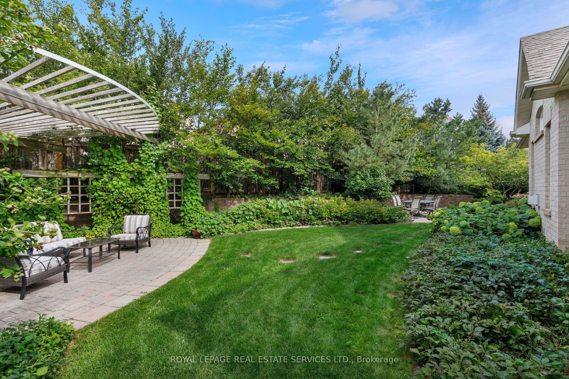 2424 Tesla Crescent, Oakville, ON L6H 7T6