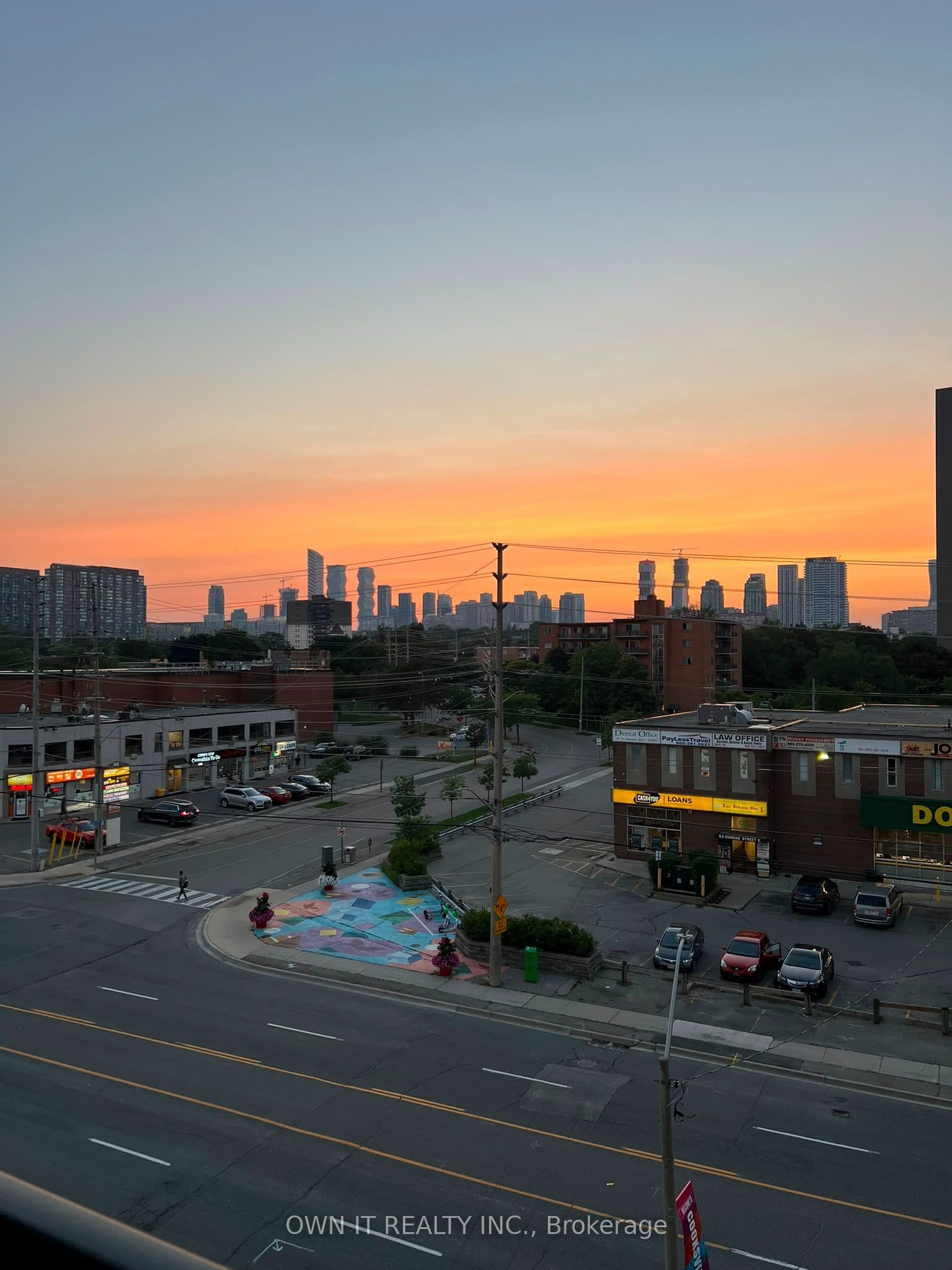 86 Dundas Street E 403, Mississauga, ON L5B 1H3