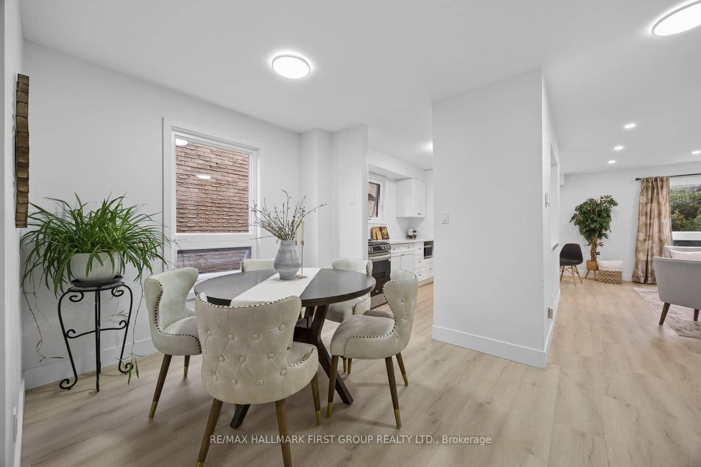 4 Lowder Place, Whitby, ON L1N 8C1