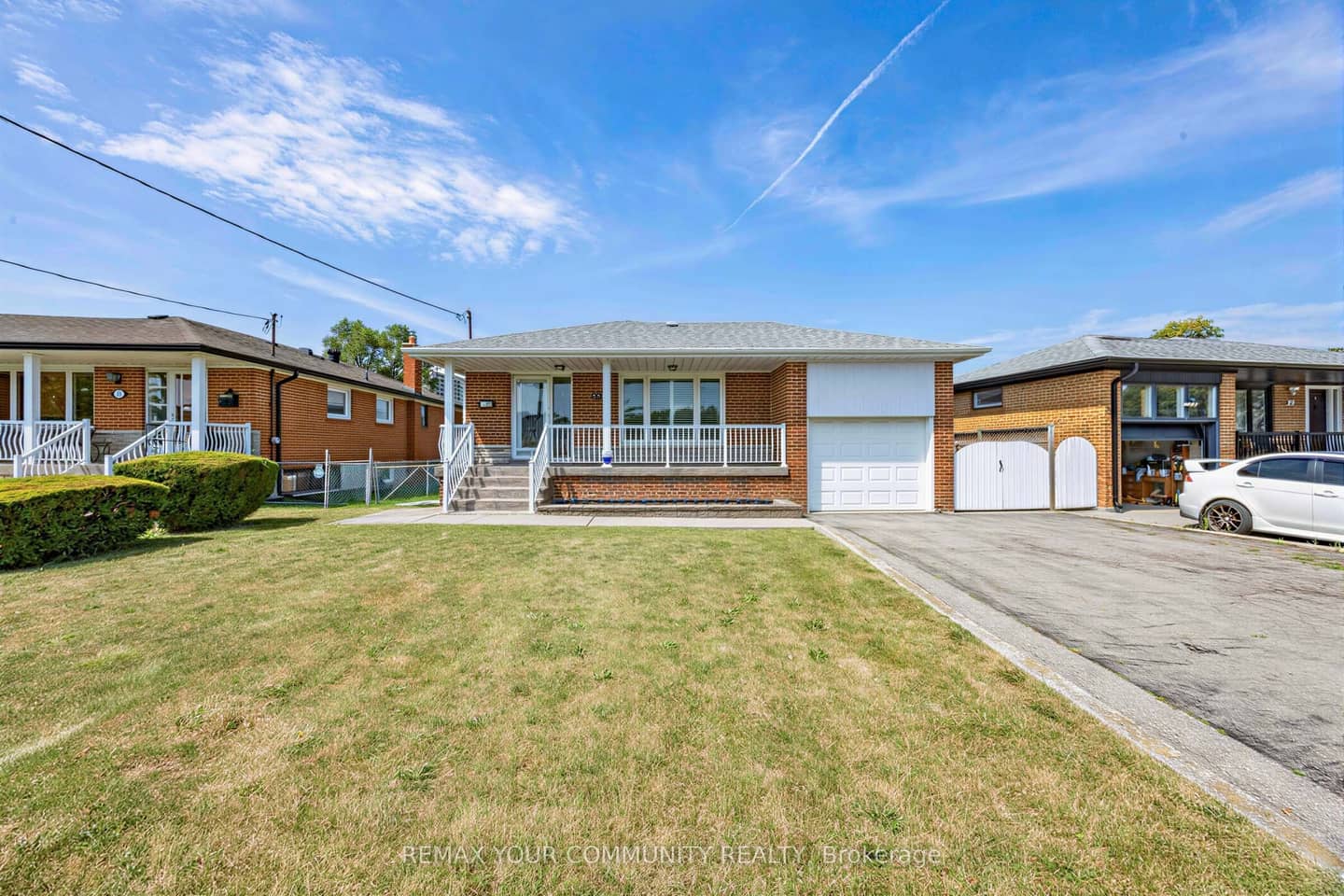 20 Linthurst Avenue, Toronto, ON M3M 1P2