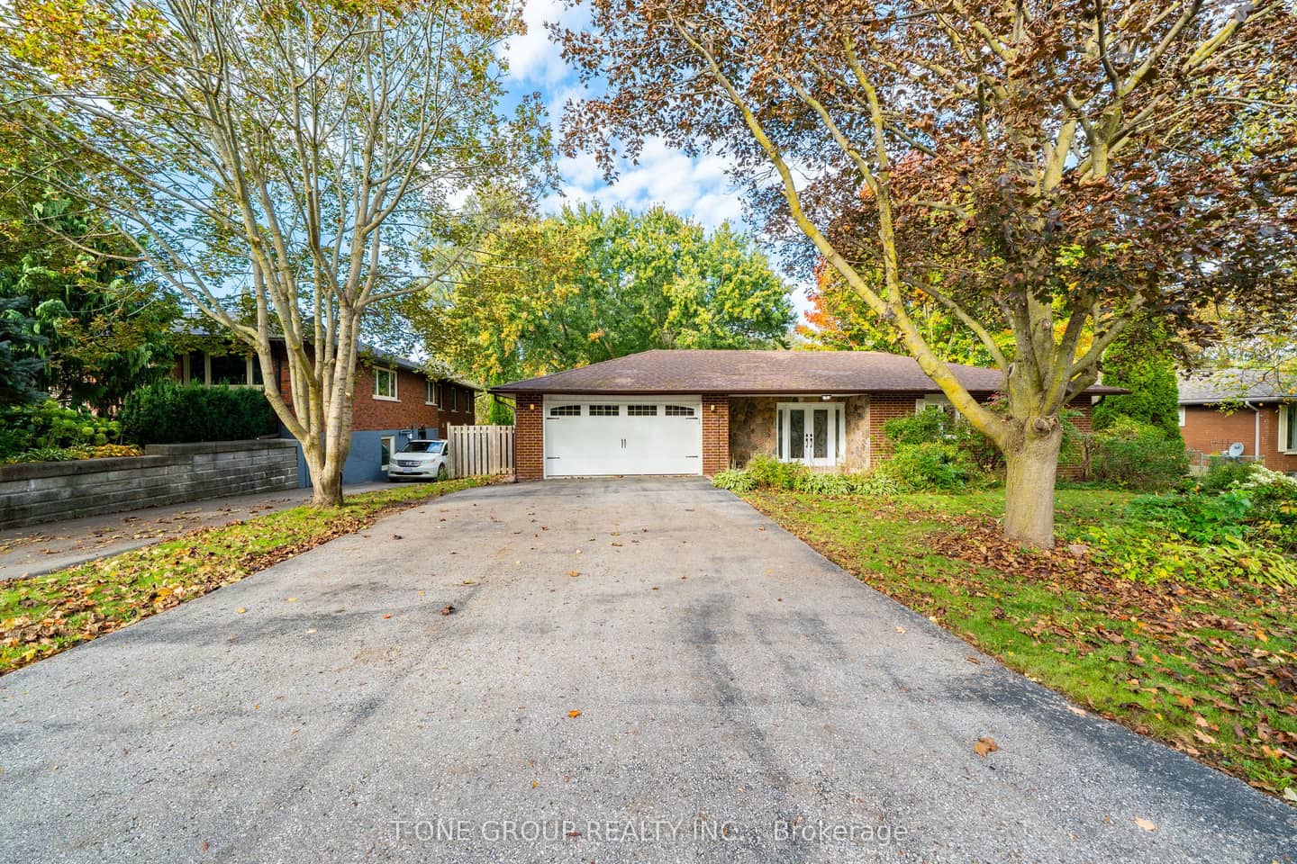 70 Hamilton Drive, Newmarket, ON L3Y 3E8
