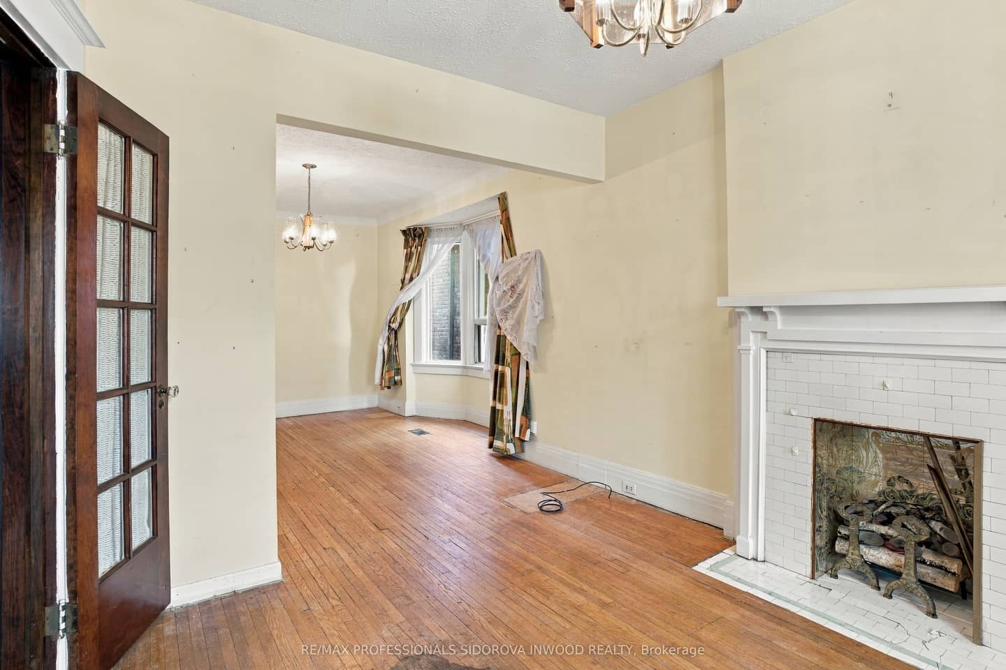 172 Quebec Avenue, Toronto, ON M6P 2T8
