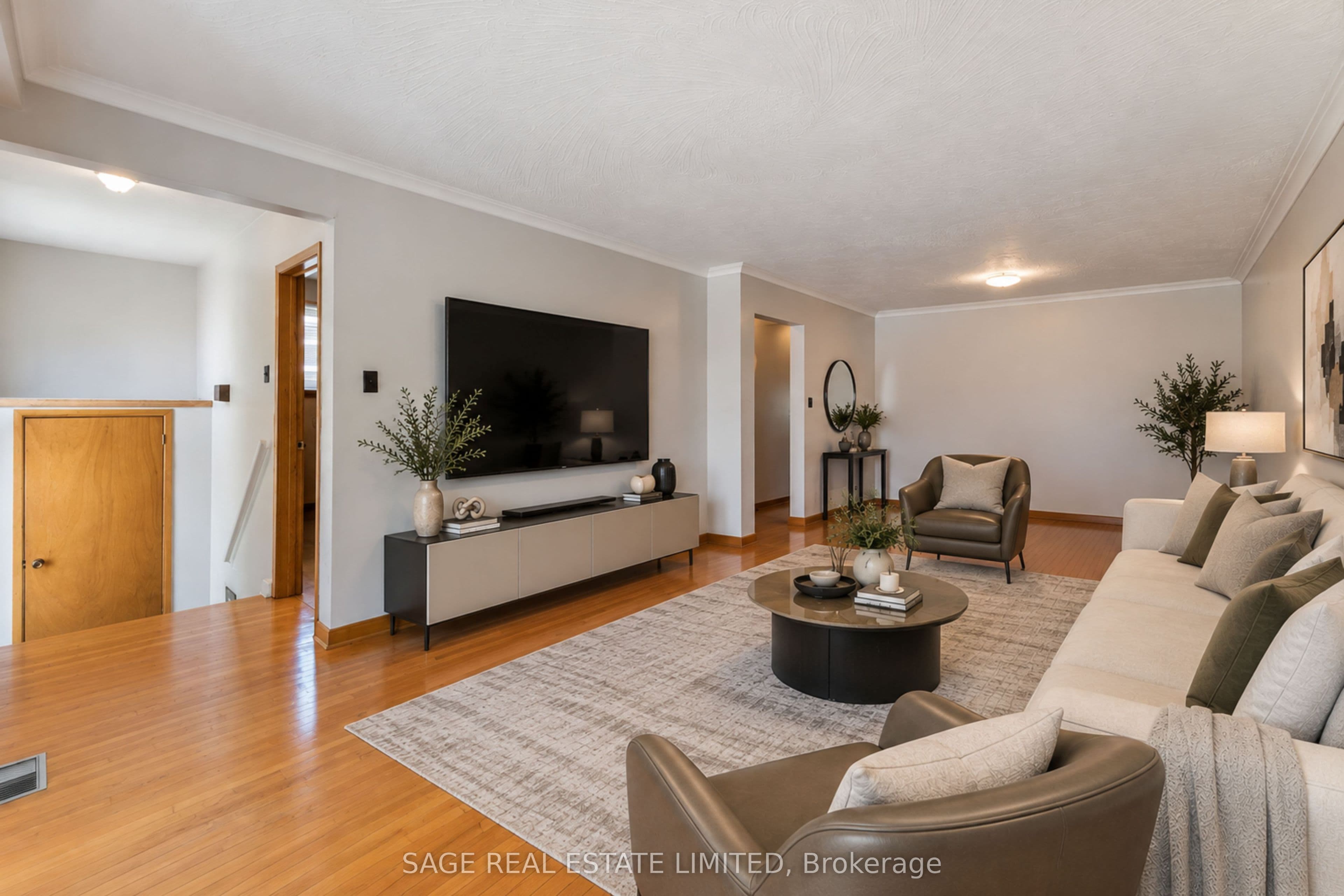 21 Debby Court, Toronto, ON M9N 2L7