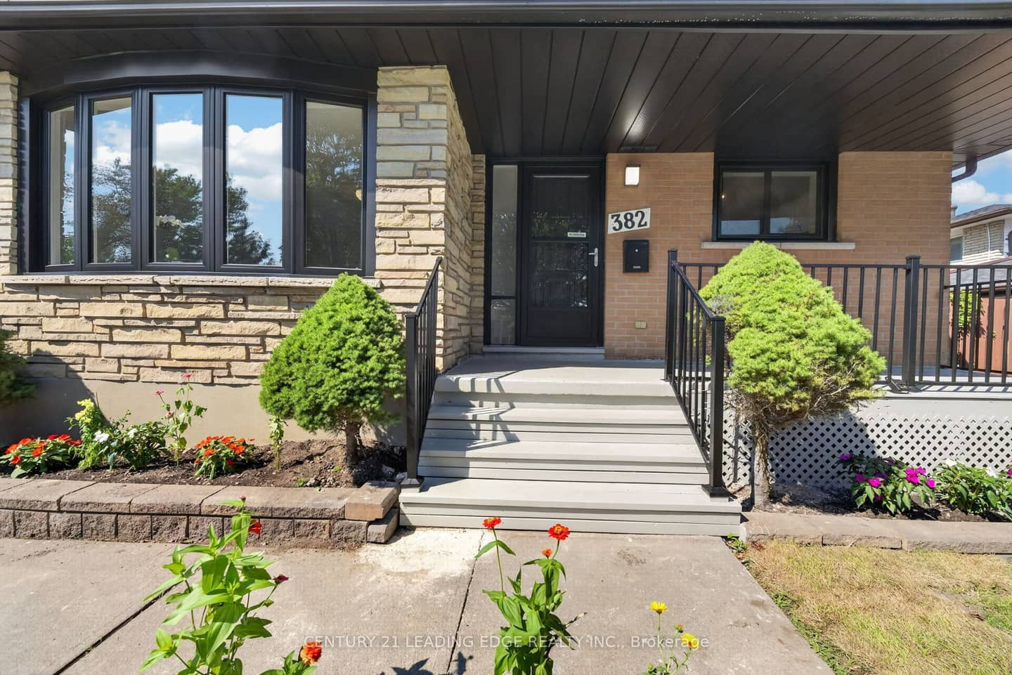 382 Fairlawn Street, Oshawa, ON L1J 4R3