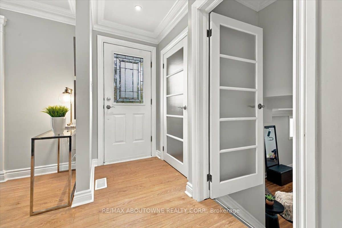 340 Duncombe Drive, Burlington, ON L7L 4M1