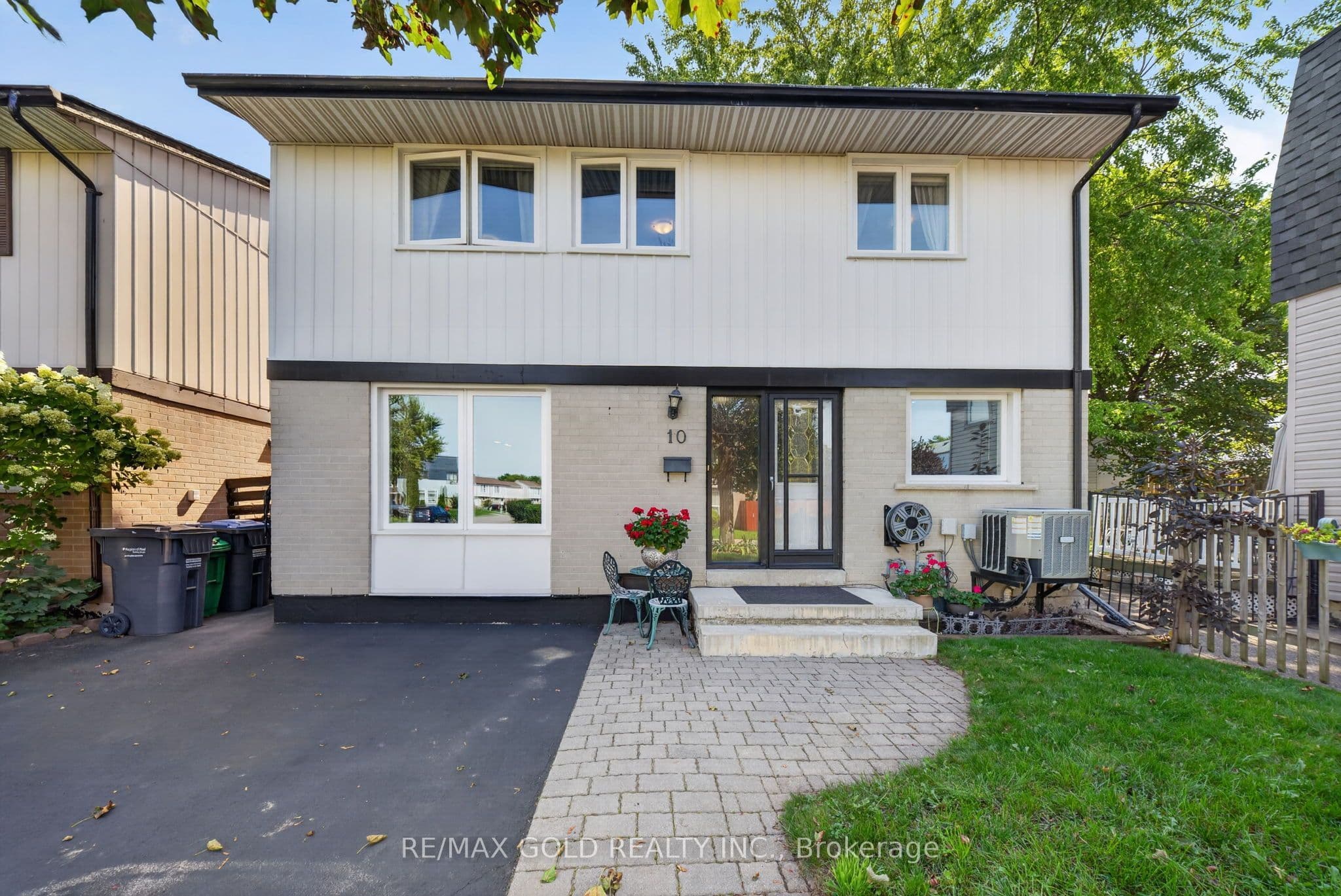 10 Jeffrey Street, Brampton, ON L6S 2M9