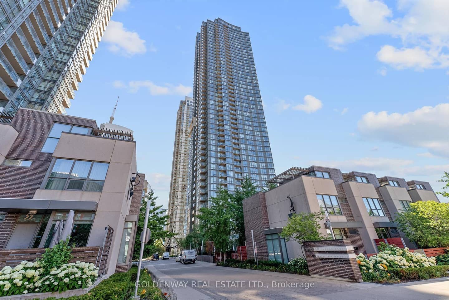 11 Brunel Court 5015, Toronto, ON M5V 3Y3