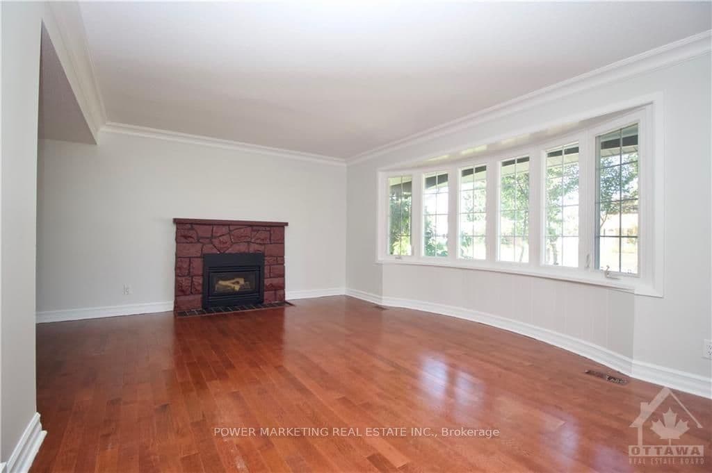 58 AERO Drive, Crystal Bay - Rocky Point - Bayshore, ON K2H 5E4