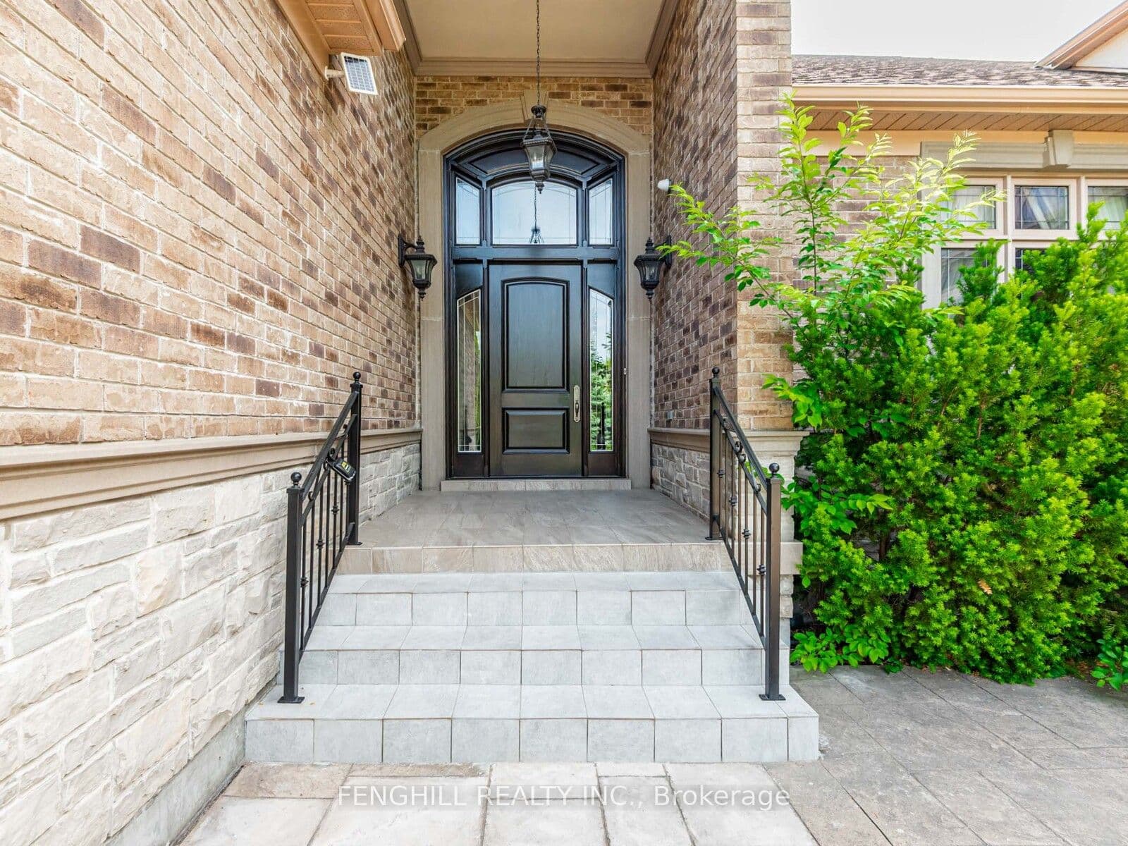11 Macleod Estate Court, Richmond Hill, ON L4E 0B1