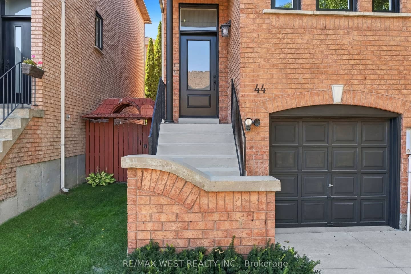 44 Bluewater Court, Toronto, ON M8V 4A9