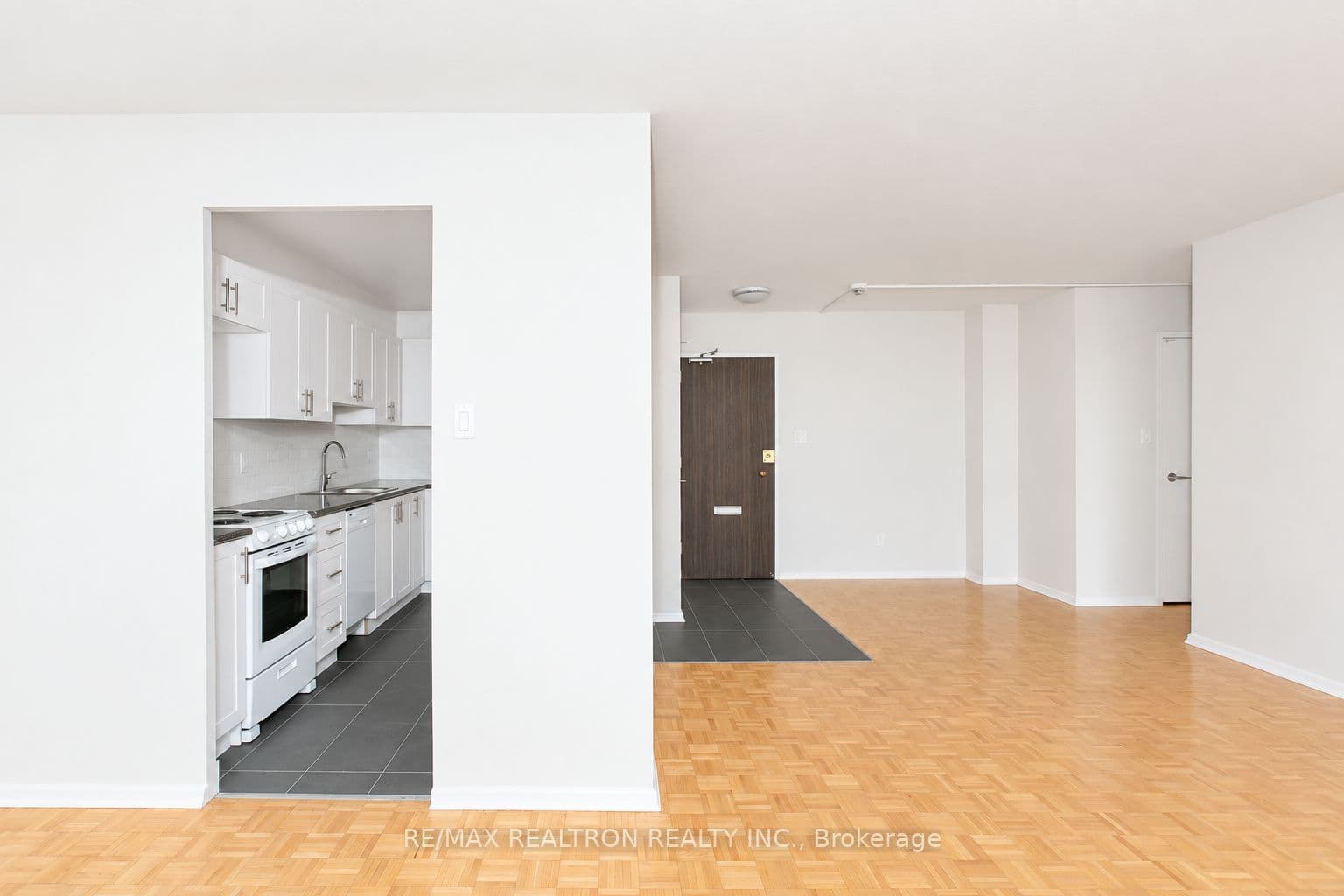 6200 Bathurst Street 1008, Toronto, ON M2R 2A3