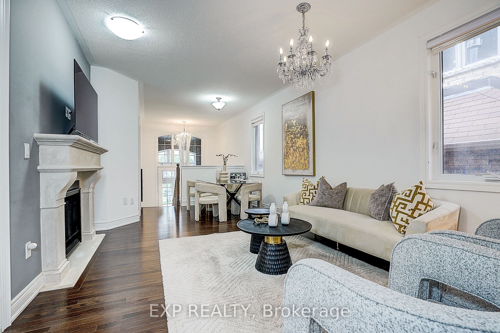 574 Sweetwater Crescent, Newmarket, ON L3X 0H6