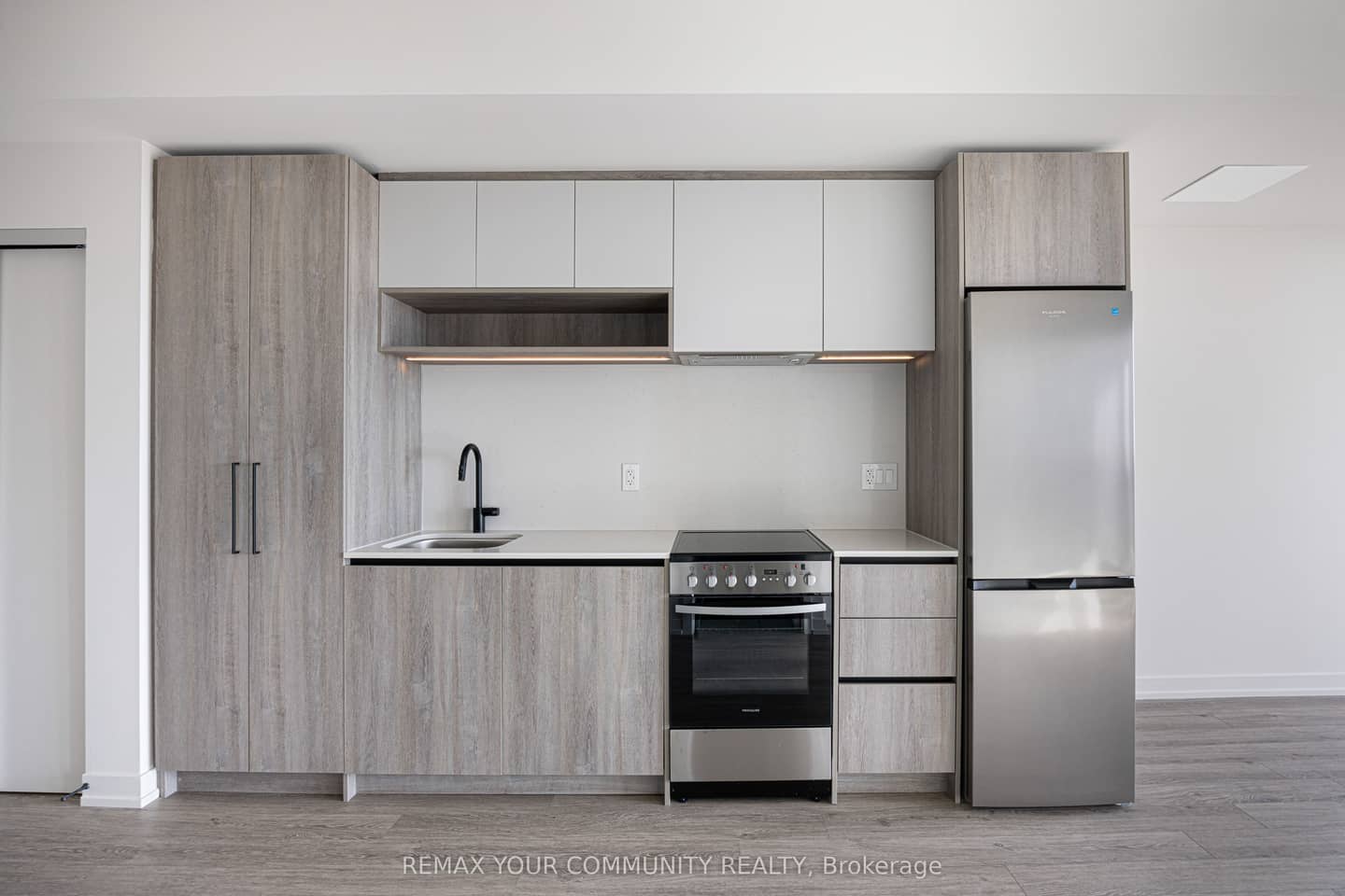 181 Sterling Road 1005, Toronto, ON M6R 2B2