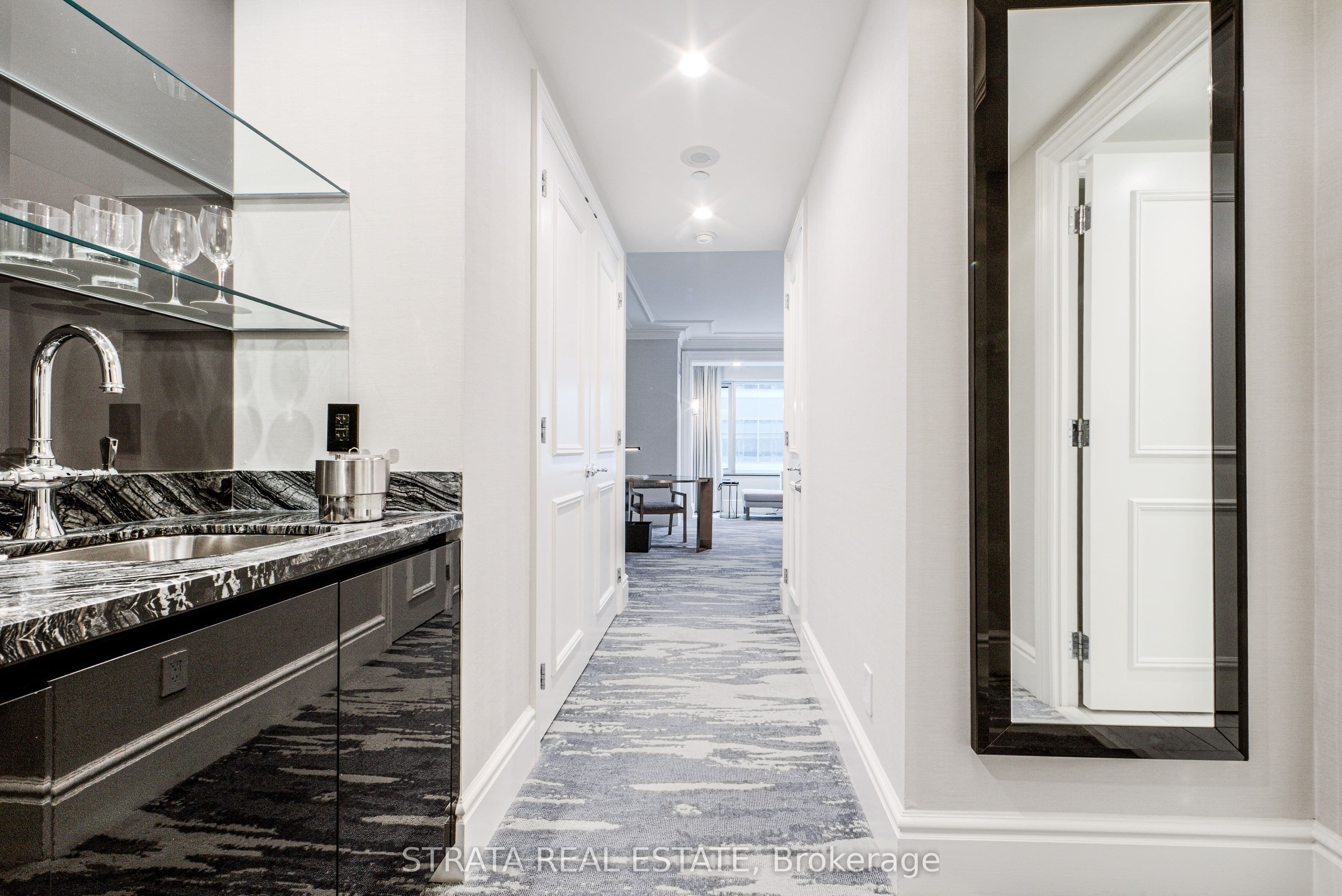 325 Bay Street 1905, Toronto, ON M5H 4G3