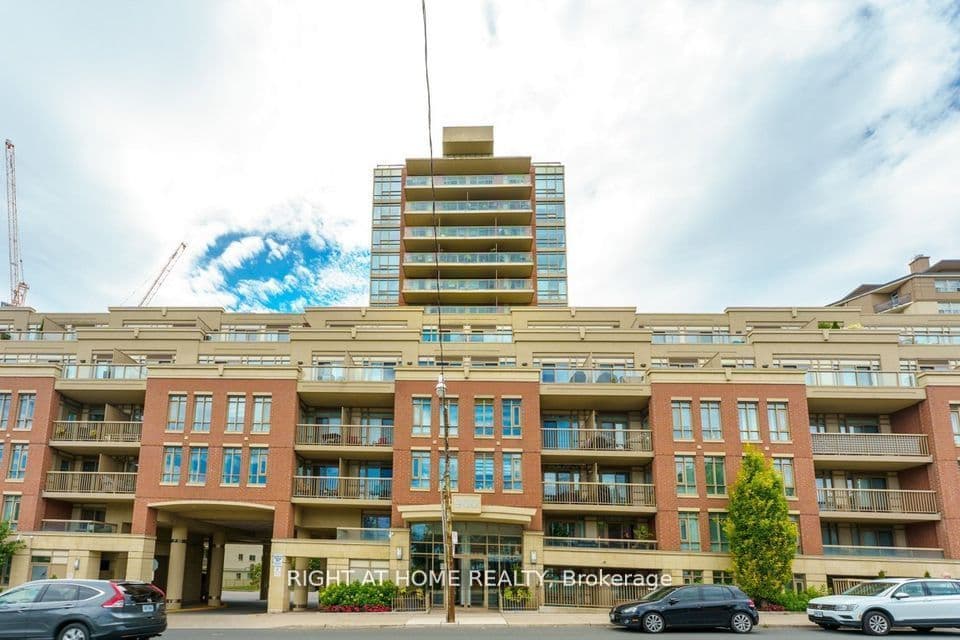 900 Mount Pleasant Road 327, Toronto, ON M4P 3J9