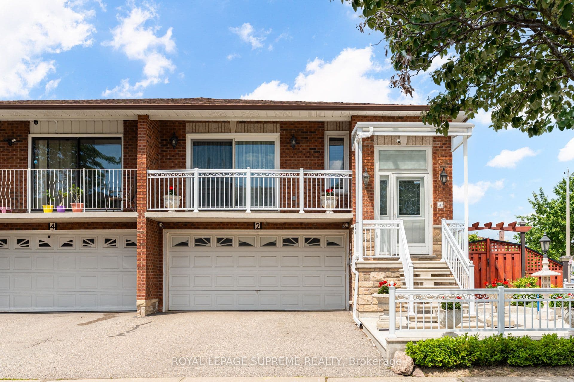 2 Dogleg Court, Toronto, ON M3J 3E7