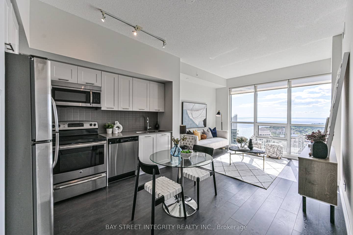 2220 Lakeshore Boulevard W 4301, Toronto, ON M8V 0C1