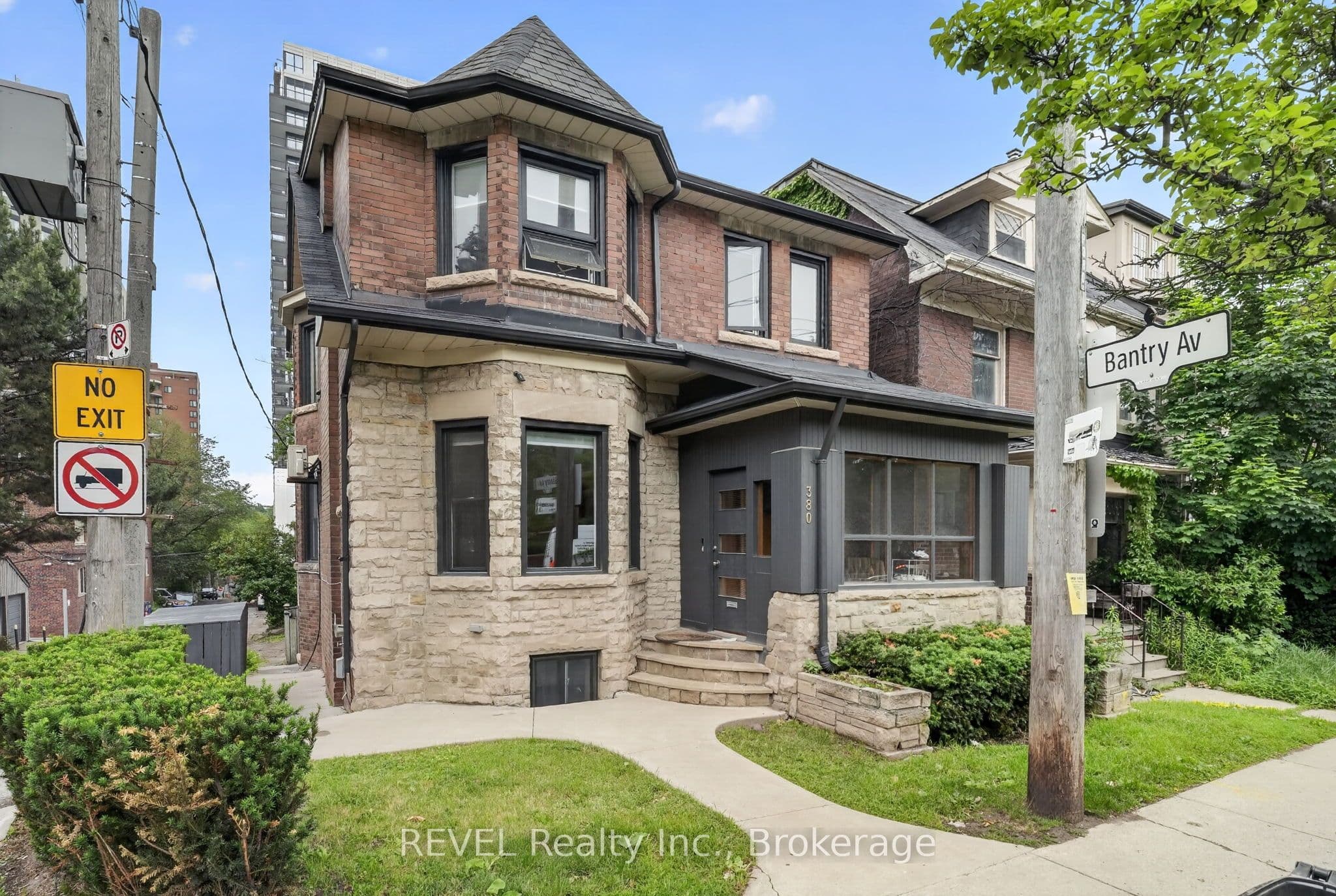 380 Spadina Road, Toronto, ON M5P 2V9