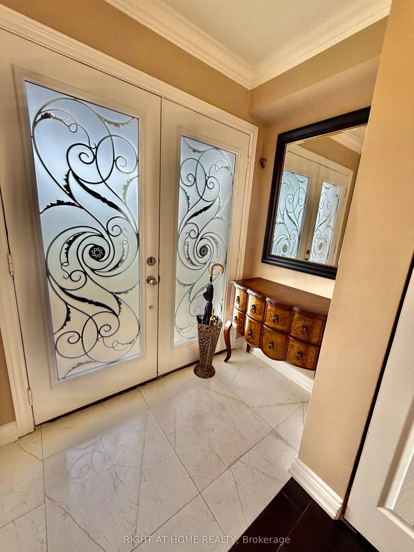 129 Four Seasons Crescent, East Gwillimbury, ON L9N 0C2