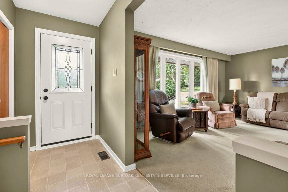 1083 Manorwood Drive, Burlington, ON L7T 2L9