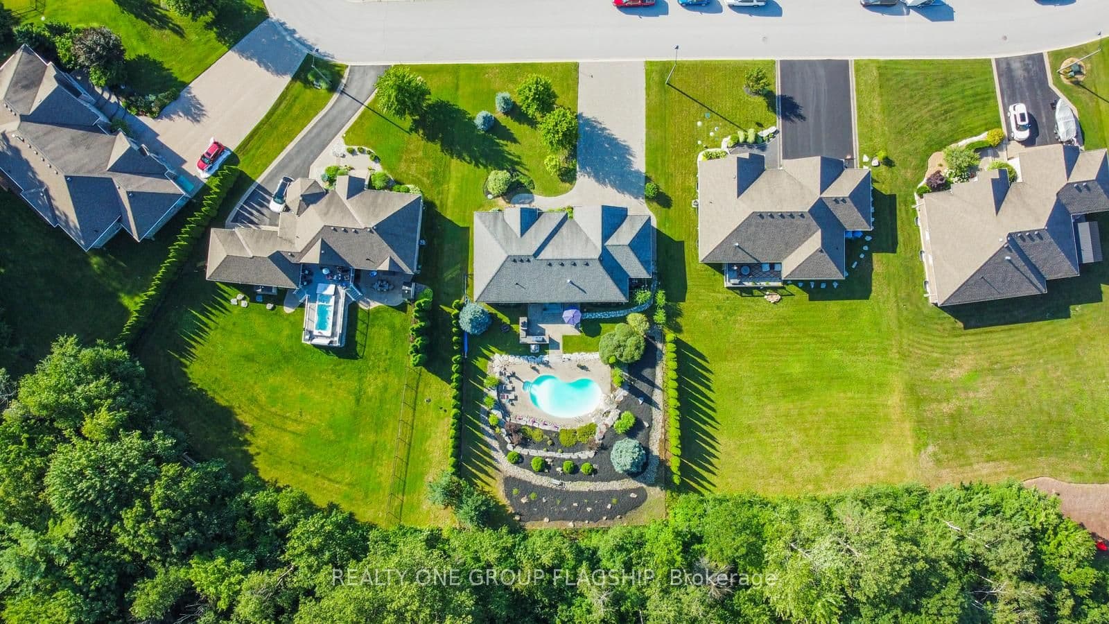 24 Wendat Trail E, Springwater, ON L4M 6T4