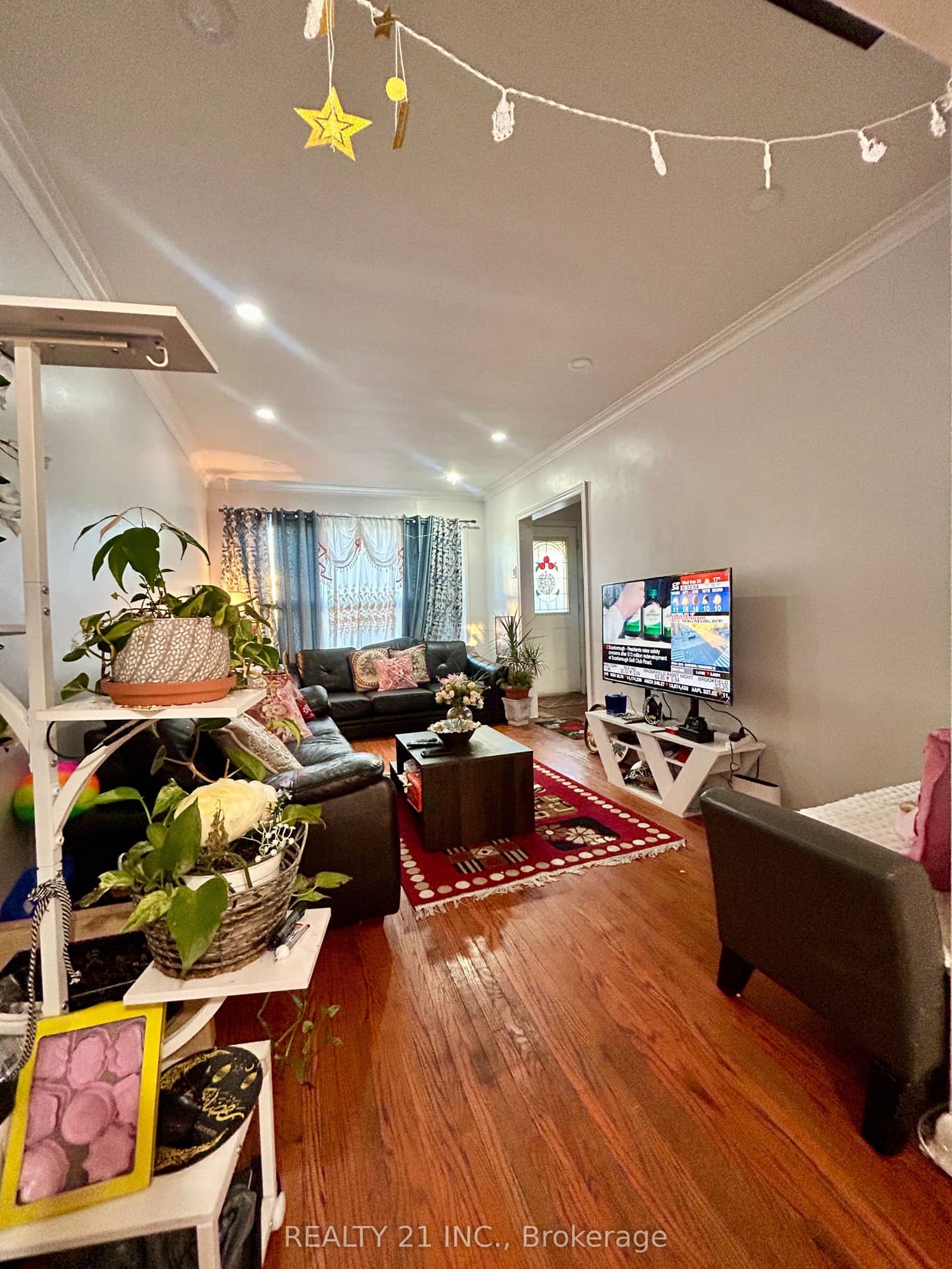 176 Linden Avenue, Toronto, ON M1K 3H8