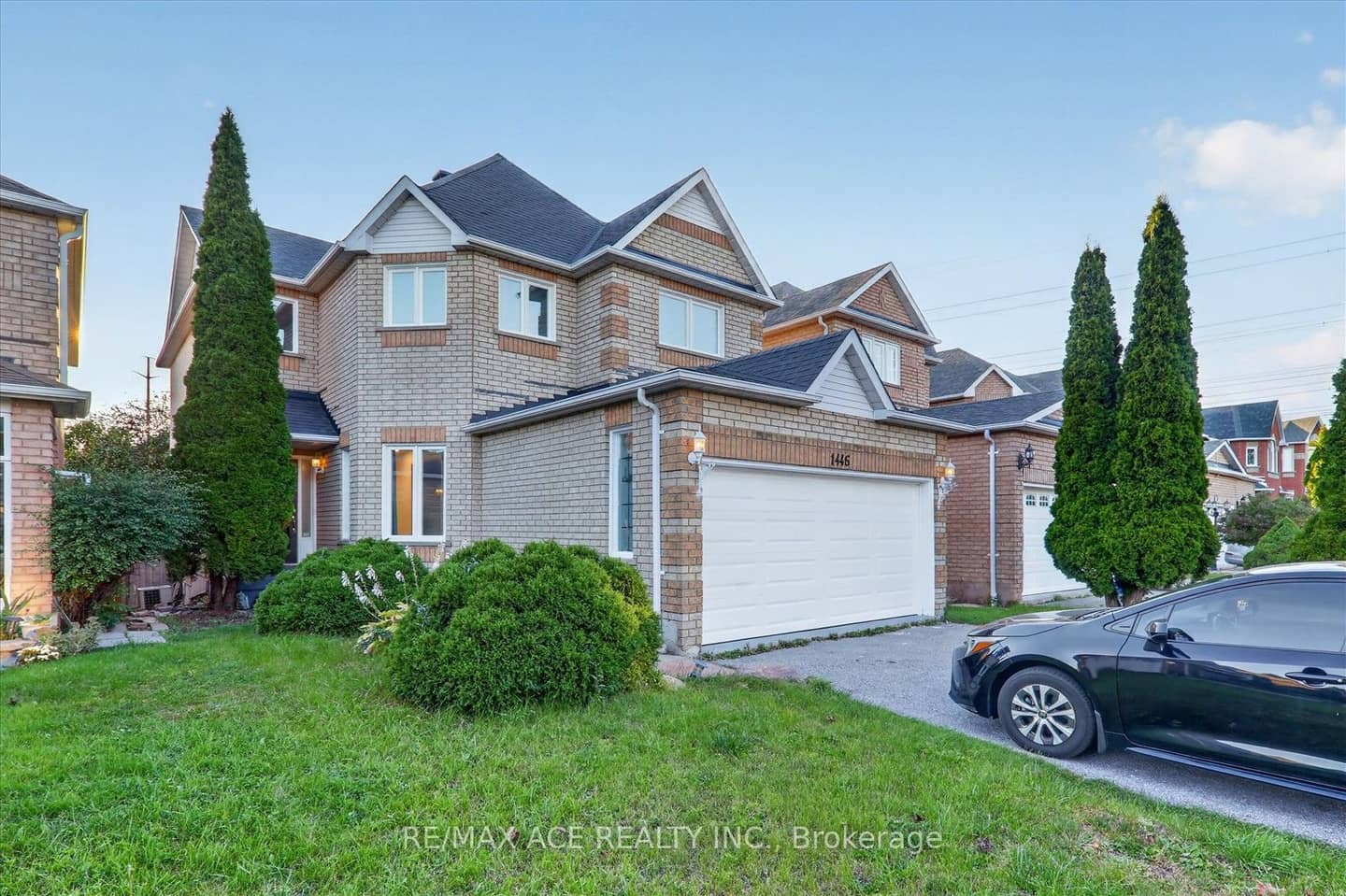 1446 Sandhurst Crescent, Pickering, ON L1V 6Y8