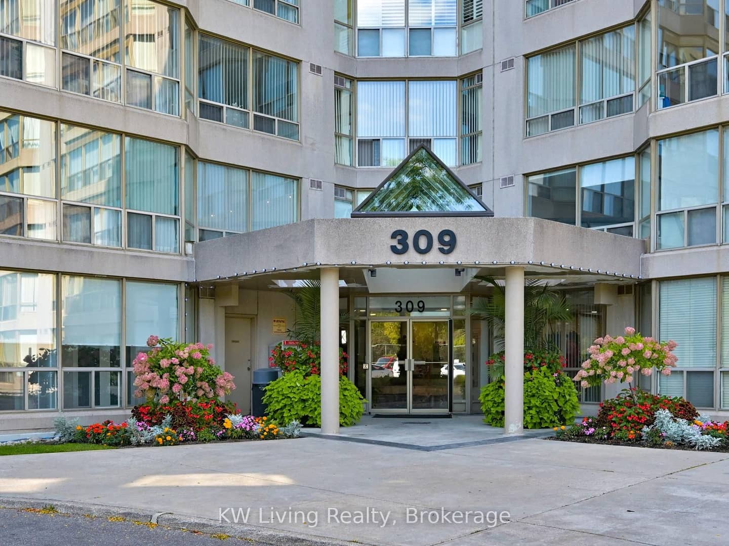309 Major Mackenzie Drive 909, Richmond Hill, ON L4C 9V5