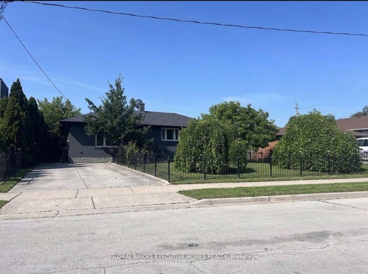 384 Ashbury Road, Oakville, ON L6K 2M7