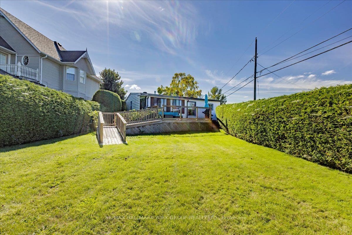 525 Lake Drive E, Georgina, ON L0E 1S0