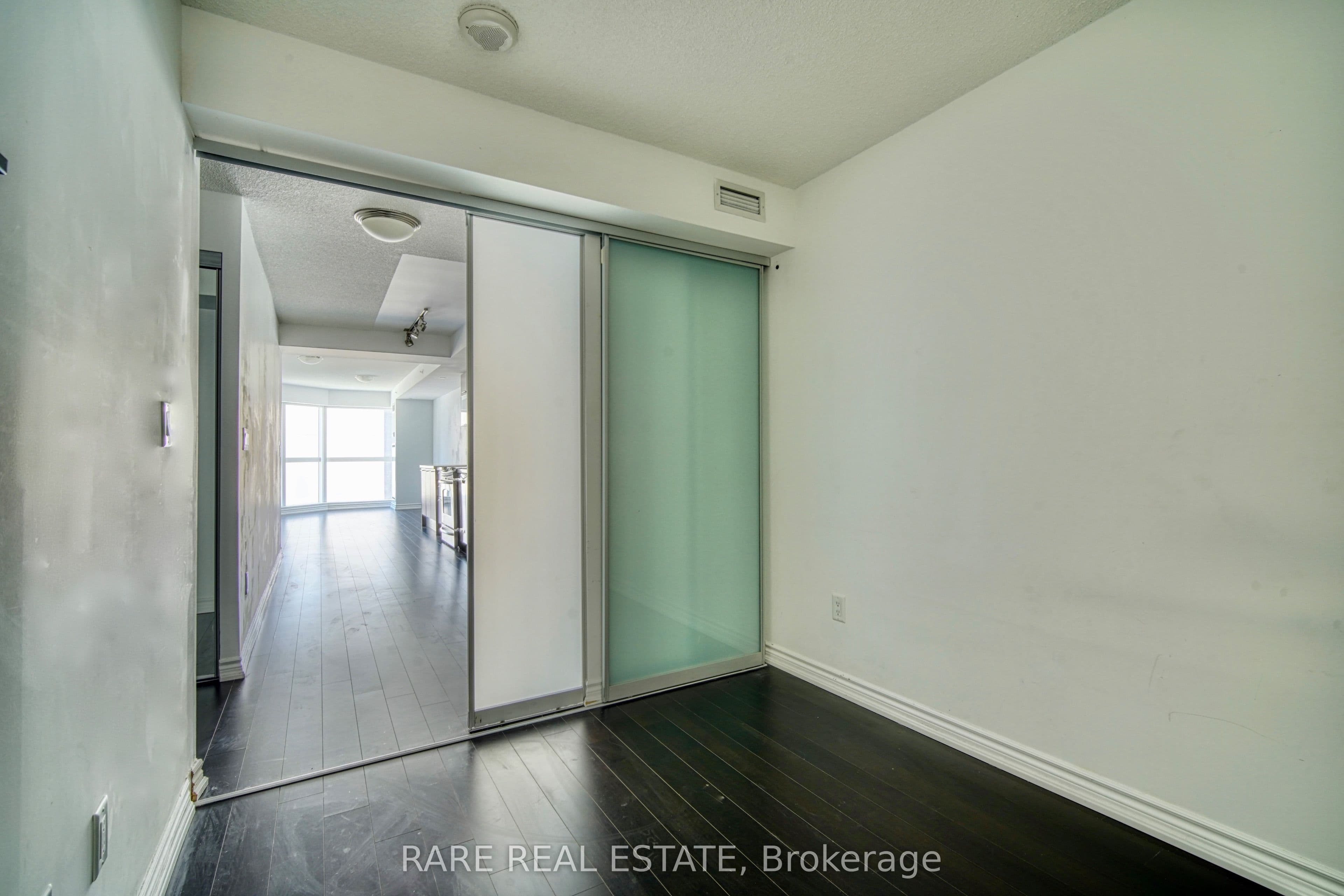 386 Yonge Street 1024, Toronto, ON M6B 0A5
