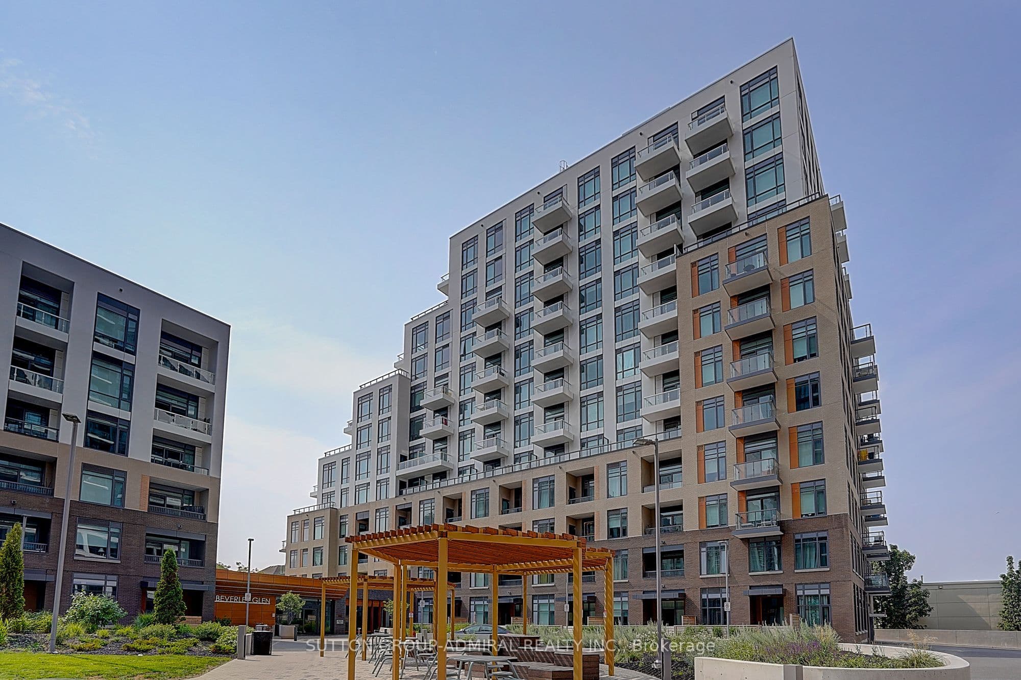 8 Beverley Glen Boulevard 712, Vaughan, ON L4J 0L5