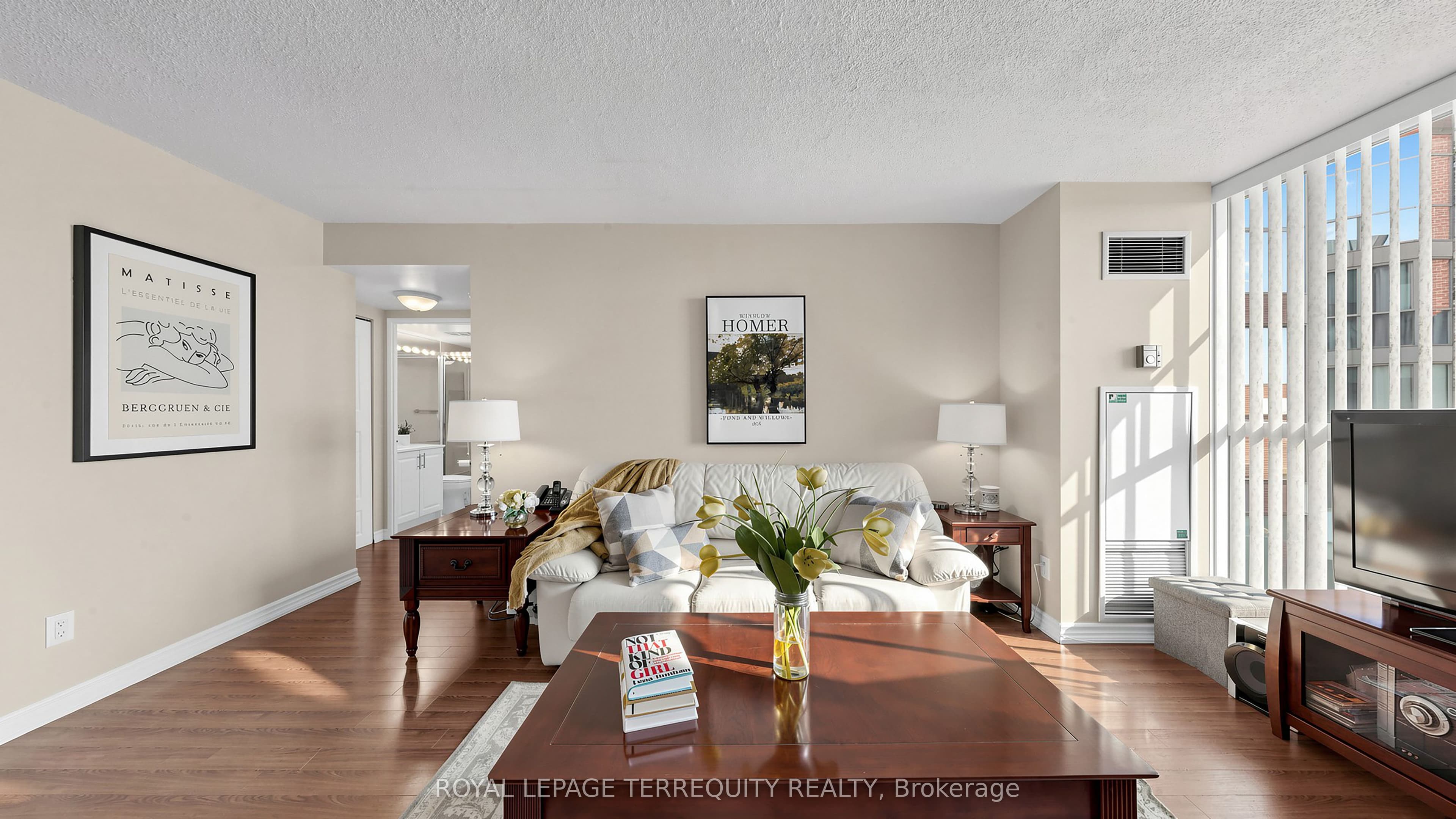 22 Southport Street 833, Toronto, ON M6S 4Y9