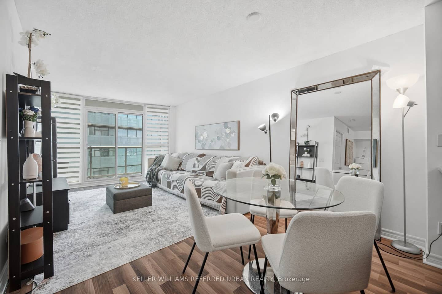 19 Grand Trunk Crescent 3708, Toronto, ON M5J 3A3