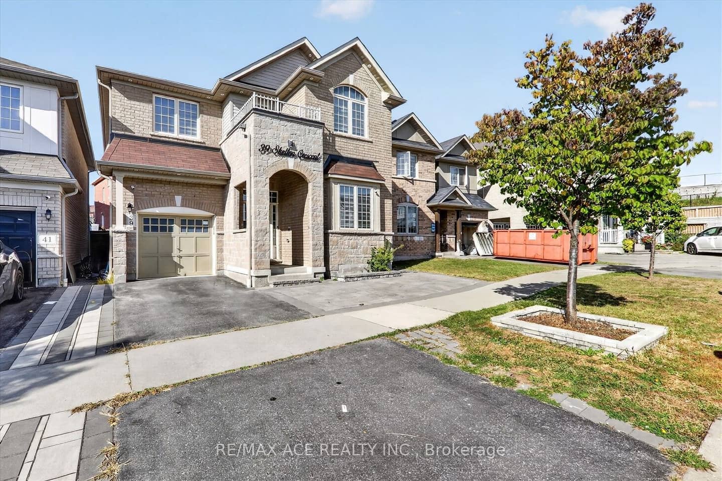 39 Skelton Crescent, Ajax, ON L1Z 1R4