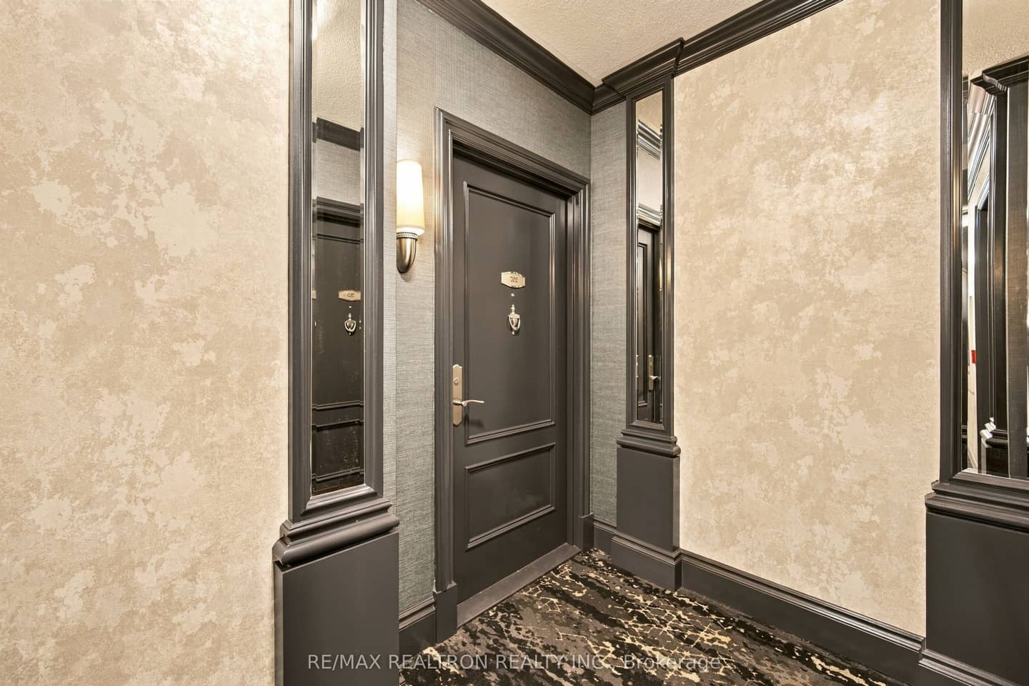 10101 Yonge Street 702, Richmond Hill, ON L4C 0V6