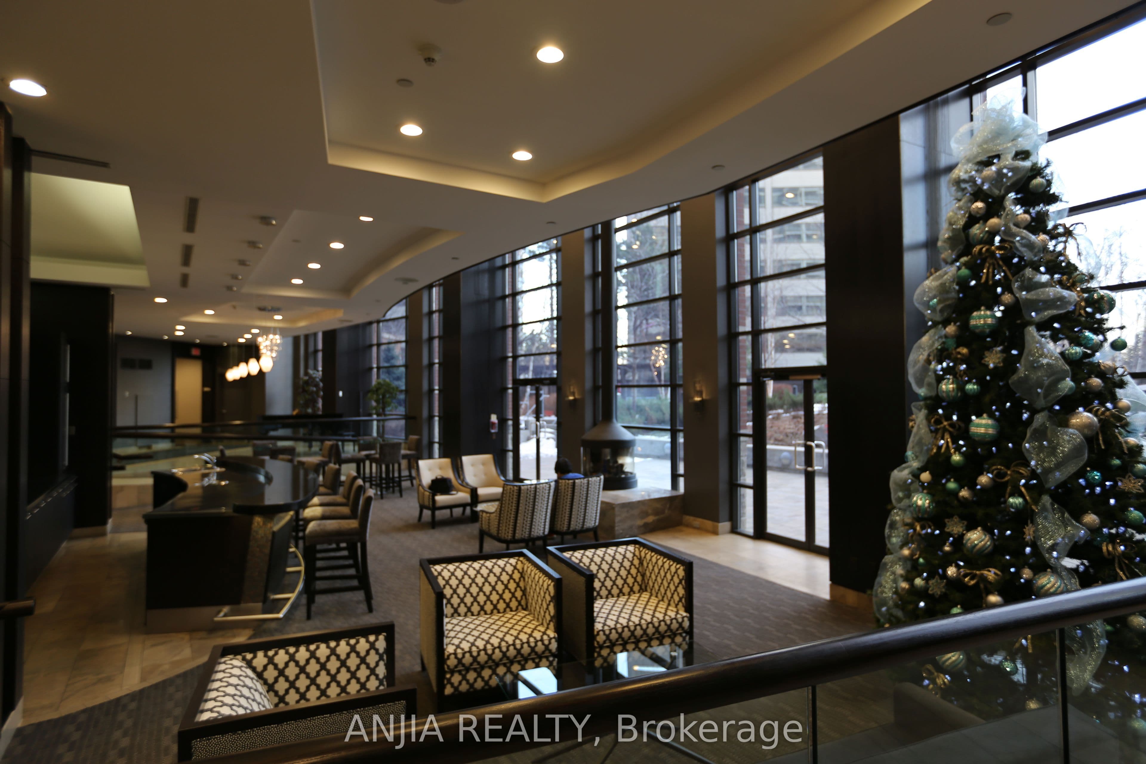 33 Sheppard Avenue E, Toronto, ON M2N 7K1