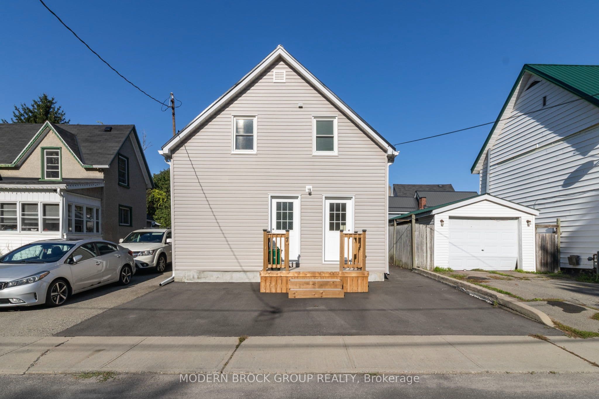 7 Elm Street, Brockville, ON K6V 5M5