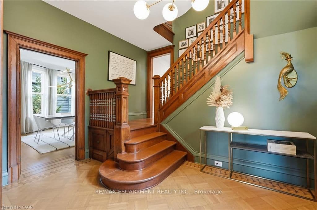 2 Freeman Place, Hamilton, ON L8N 2G5