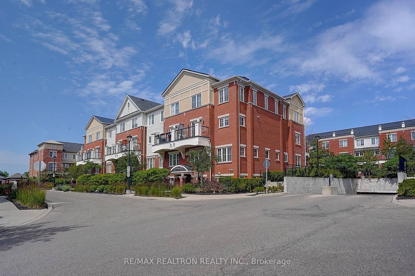 2492 Post Road 16, Oakville, ON L6H 0G6