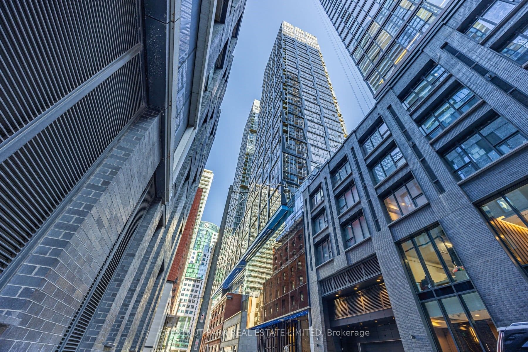 35 Mercer Street 2513, Toronto, ON M5V 1H2