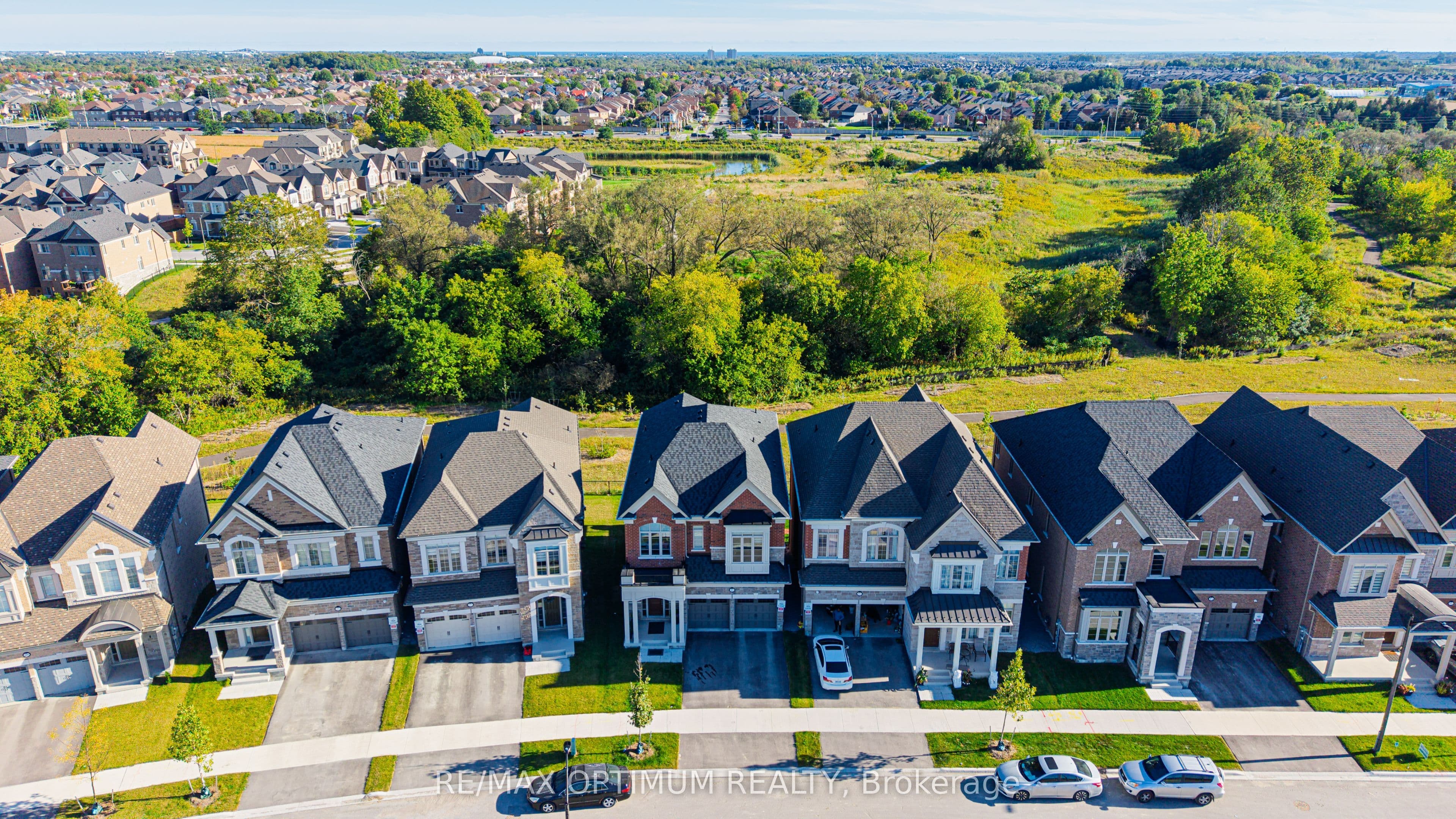 88 Pheasant Ridge Drive, Whitby, ON L1P 0R9