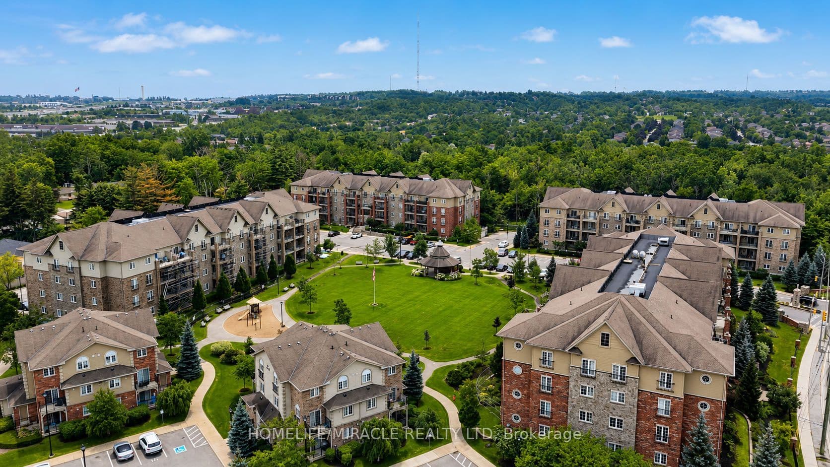 39 Ferndale Drive S 312, Barrie, ON L4N 5T5