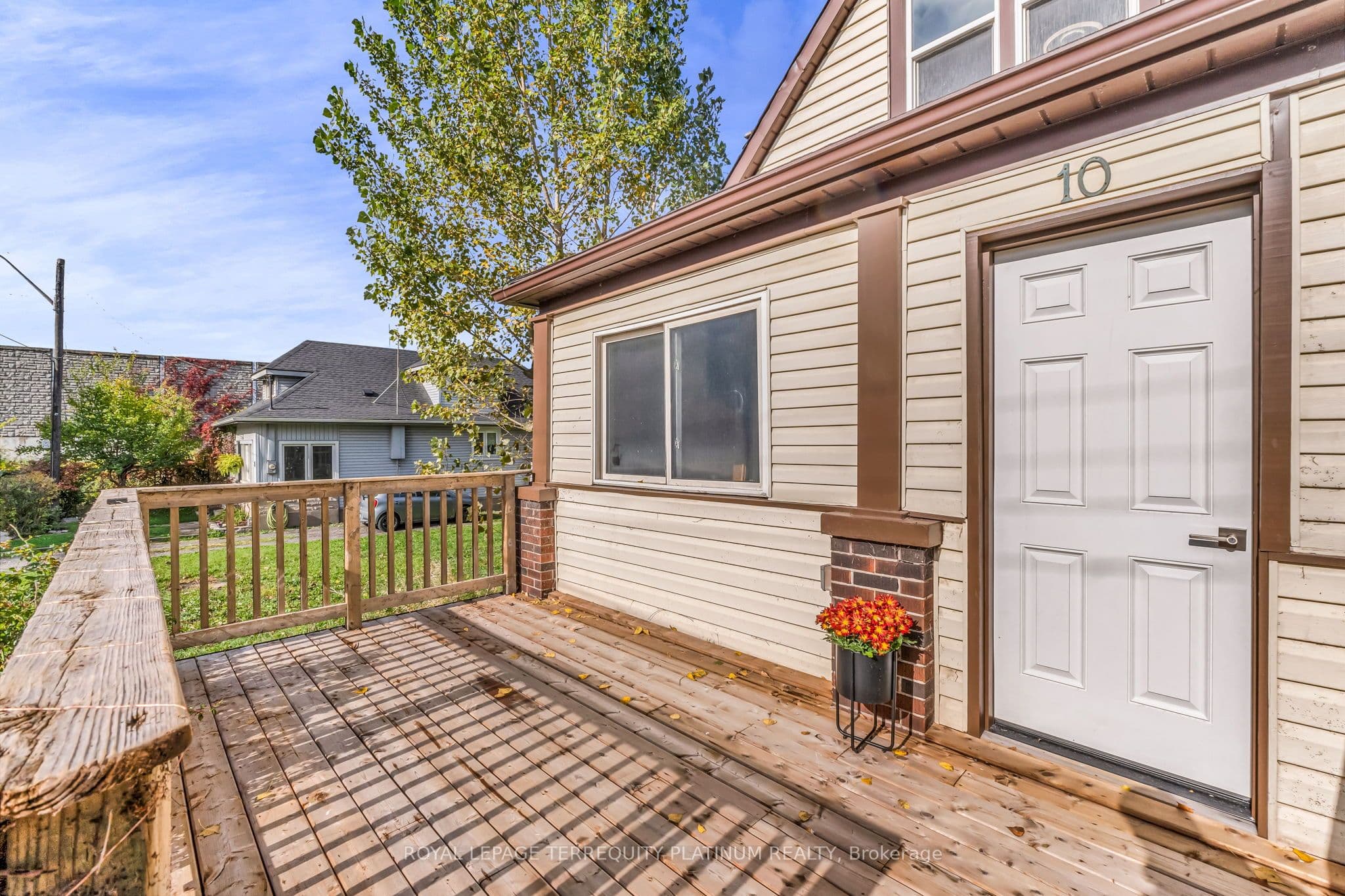 10 Locarno Avenue, Hamilton, ON L8H 7H3