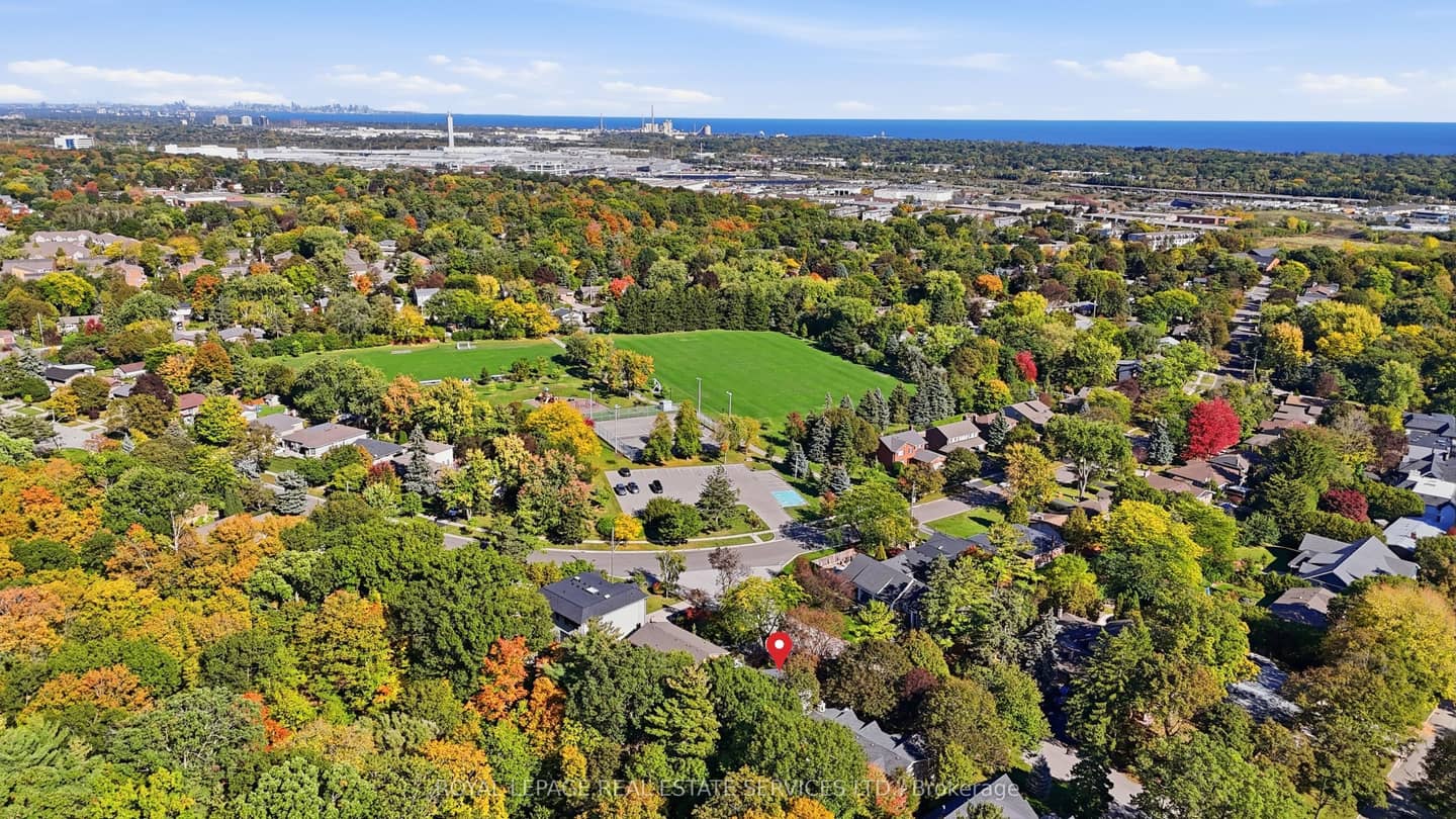 1320 Hillview Crescent, Oakville, ON L6H 2C7