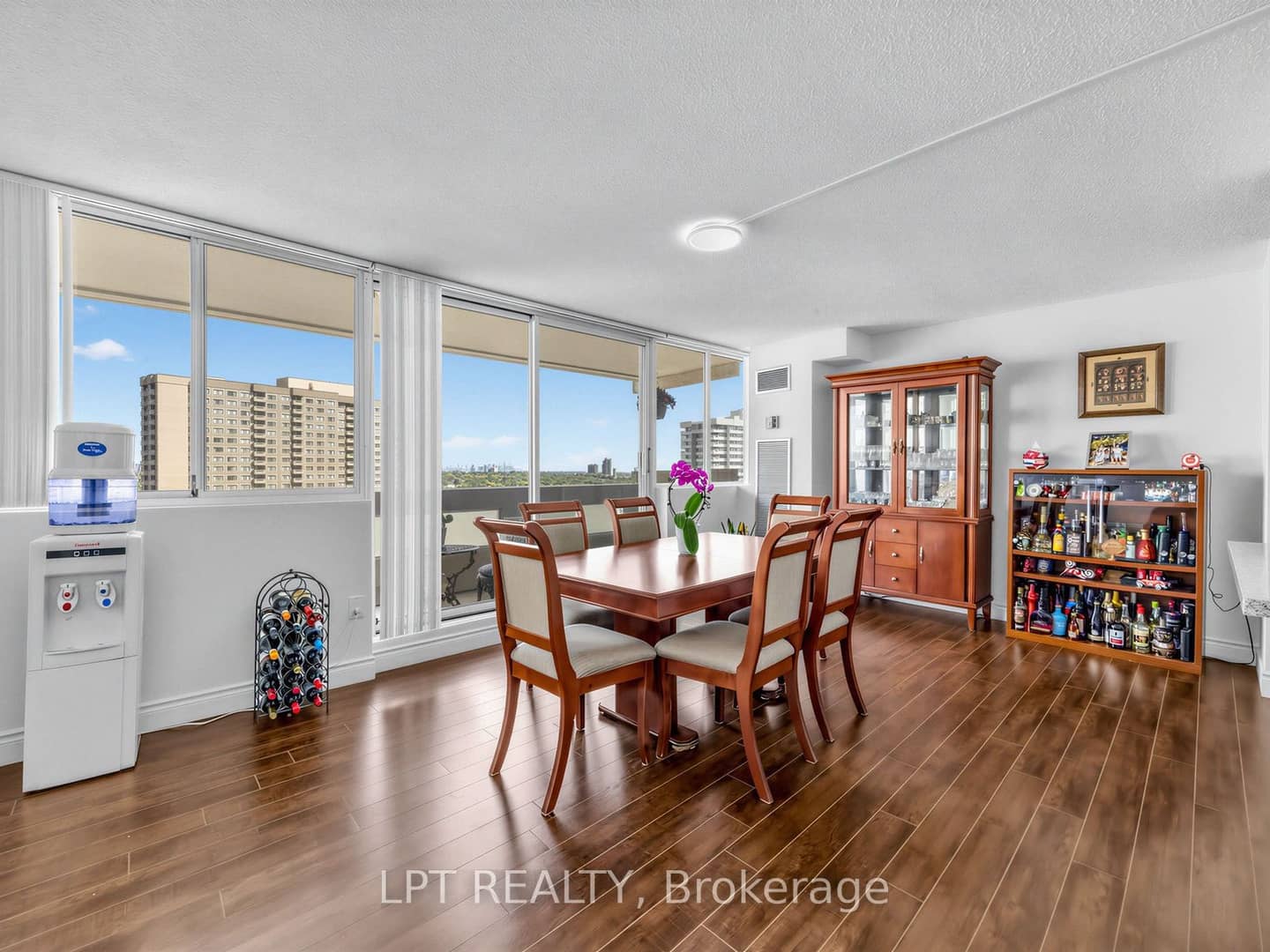 3590 Kaneff Crescent 1112, Mississauga, ON L5A 3X3
