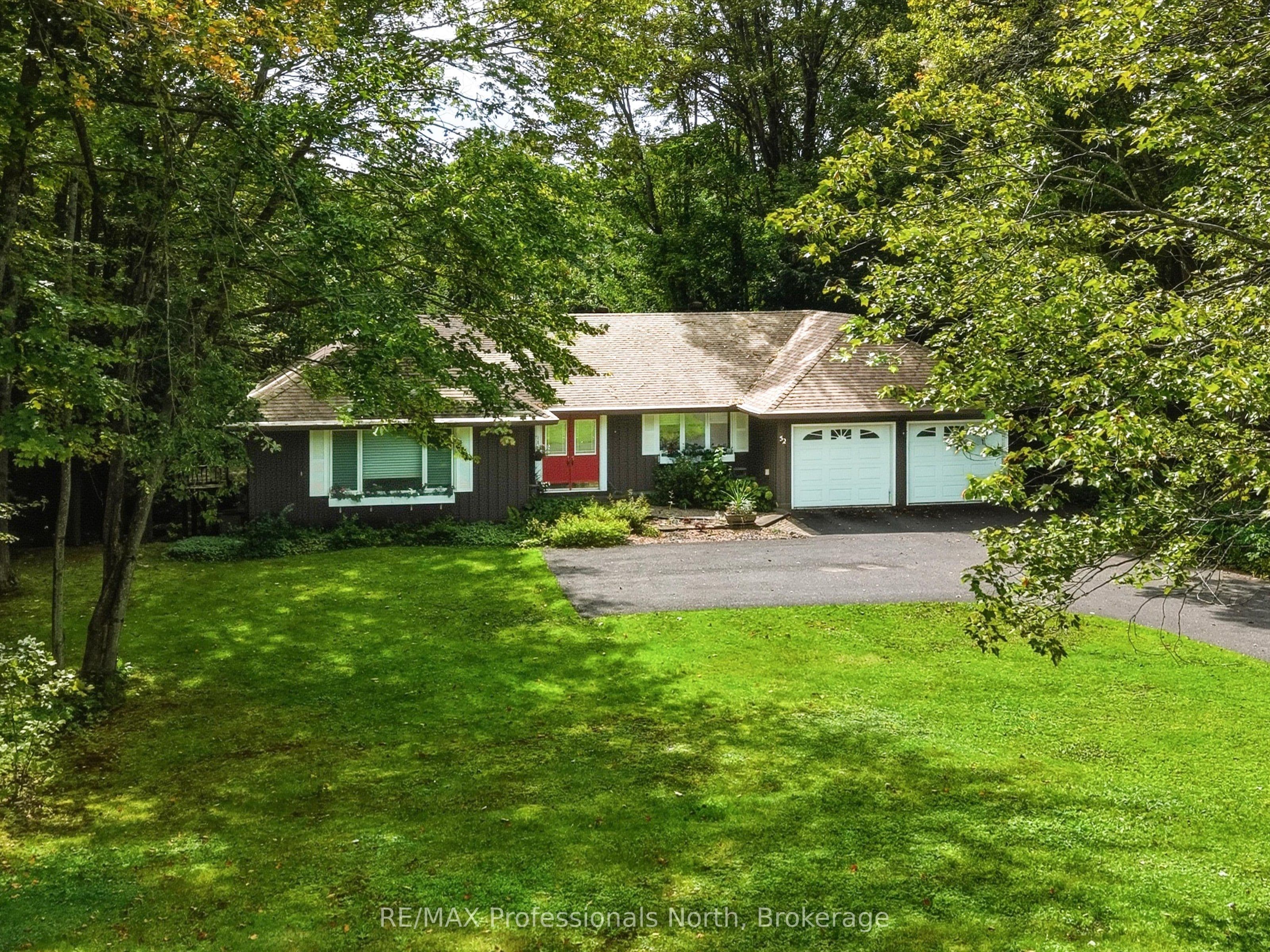 52 Golf Course Road, Bracebridge, ON P1L 1M7