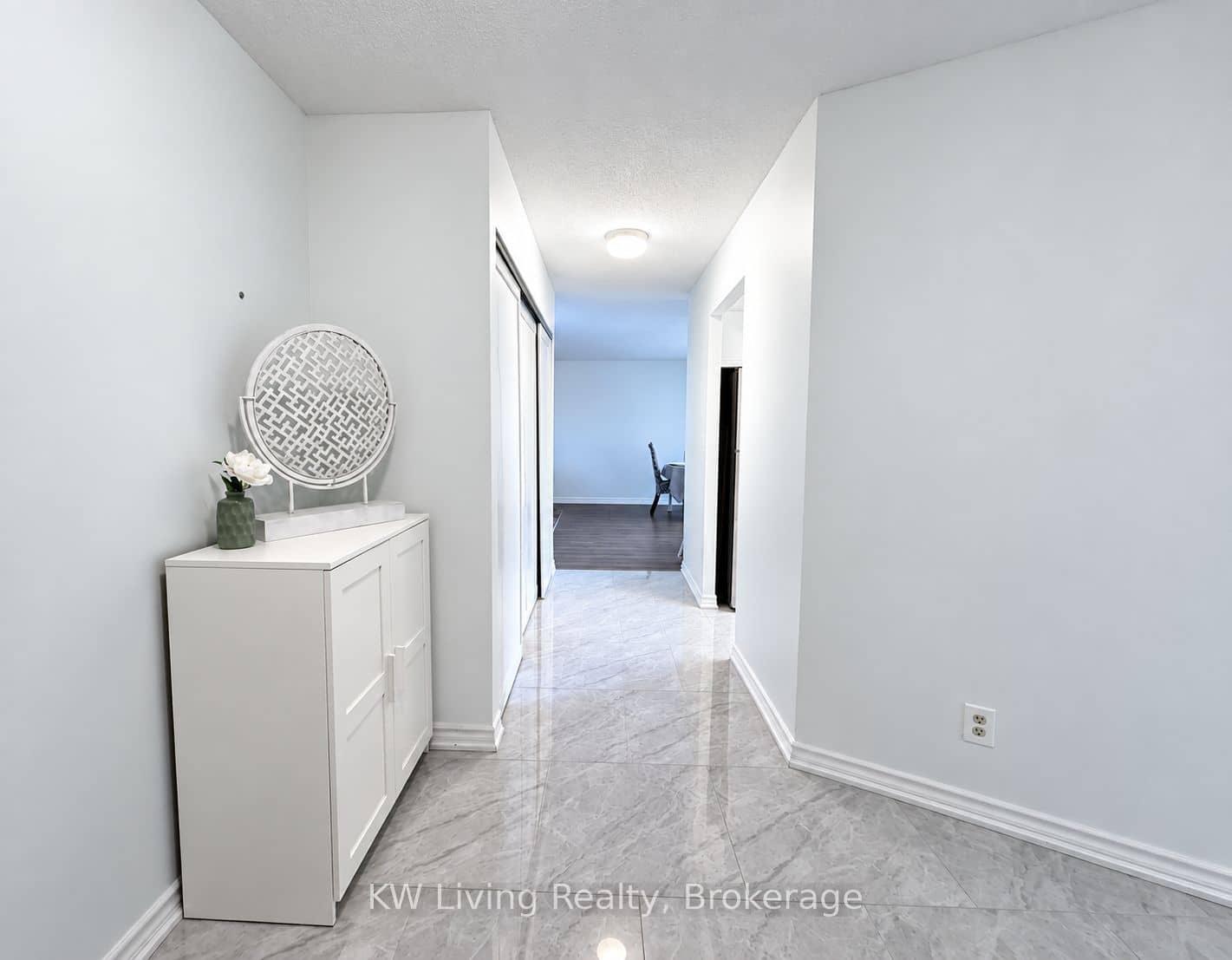 175 Bamburgh Circle 818, Toronto, ON M4E 0A6