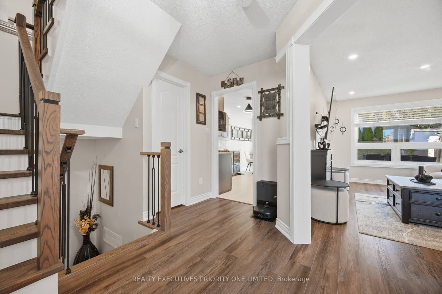 8 Waterbury Street, Caledon, ON L7E 1X2
